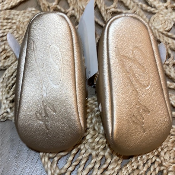 Gold shoes with hearth and bow - Picture 5 of 8